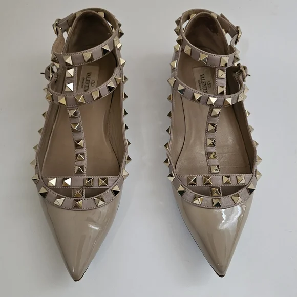 Valentino Garavani EU37 Rockstud Flats / Nude Patent Leather / Great Condition